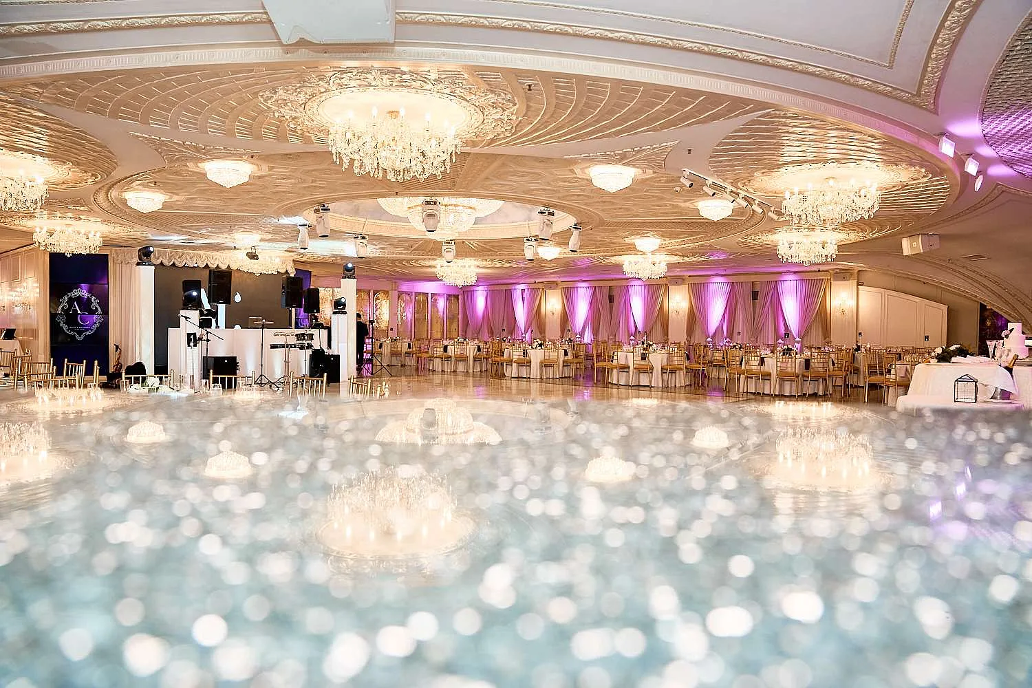 Una celebración elegante en los salones de Floral Terrace